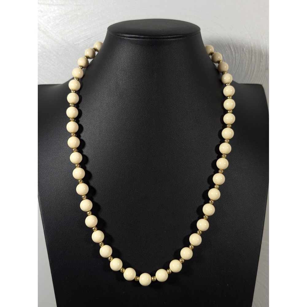Vintage Crown Trifari Cream Lucite Bead Necklace Gold Tone‎ 24 In Signed
